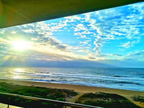 Beachside 3 bed apartment with stunning seaviews